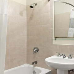 Отель Travelodge by Wyndham Downtown Chicago 2* Стандартный номер с различными типами кроватей