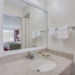 Отель Days Inn by Wyndham Asheville West ванная