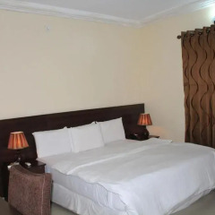 Отель Tyndale Residence Ltd 3* Номер Делюкс с различными типами кроватей