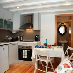 Отель Alfama Yellow House 2* Апартаменты с различными типами кроватей фото 6