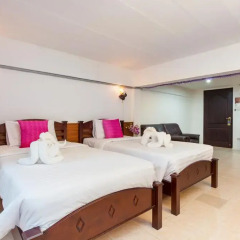 Отель Karon Sunshine Guesthouse & Bar 3* Улучшенный номер с различными типами кроватей фото 13
