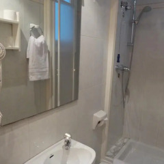 Отель Hostal Iznajar Barcelona Испания, Барселона - отзывы, цены и фото номеров - забронировать отель Hostal Iznajar Barcelona онлайн ванная