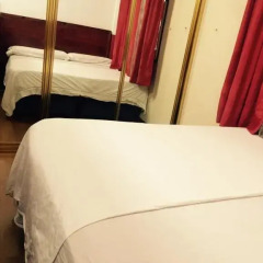 Отель Go Bcn Hostal Ideal Badal Стандартный номер с двуспальной кроватью (общая ванная комната) фото 13