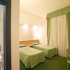 Hotel Iris 3* Стандартный номер с двуспальной кроватью