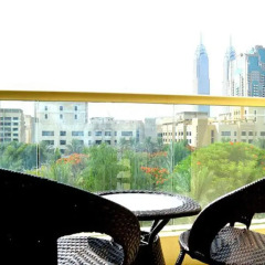 Апартаменты Dubai Apartments The Greens Al Dhafrah балкон