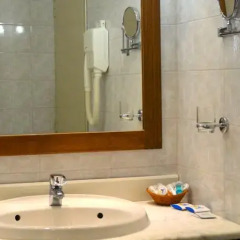 Отель Saga Hotel Греция, Порос - отзывы, цены и фото номеров - забронировать отель Saga Hotel онлайн ванная фото 2