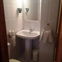 Отель Hostal Restaurante Río Ubierna ванная фото 2