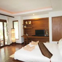 Отель Andalay Boutique Resort Ланта сейф в номере