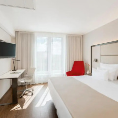 Отель NH Collection Berlin Mitte Am Checkpoint Charlie 4* Улучшенный номер с двуспальной кроватью фото 3
