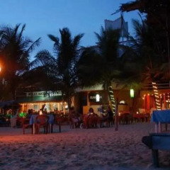 Отель International Beach Hotel & Restaurant Шри-Ланка, Хиккадува - отзывы, цены и фото номеров - забронировать отель International Beach Hotel & Restaurant онлайн гостиничный бар