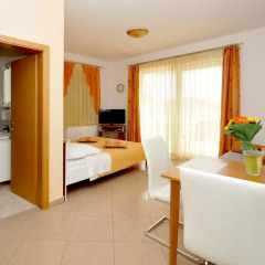 Отель Apartmani Trogir 4* Улучшенная студия с различными типами кроватей фото 3