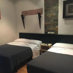 Отель Hostal La Plata сейф в номере
