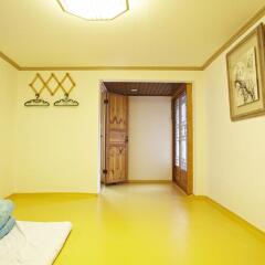 Отель Mumum Hanok Guesthouse 3* Стандартный номер с различными типами кроватей фото 9