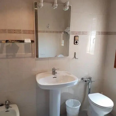 Отель Hostal Pirineos Ainsa ванная