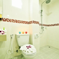 Отель At Phuket Guest House 2* Номер Делюкс с различными типами кроватей фото 4