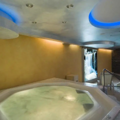 LifeDESIGN Hotel бассейн