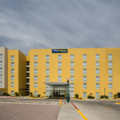 Отель City Express Tijuana Insurgentes парковка
