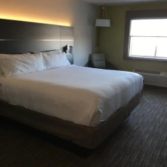 Отель Holiday Inn Express Ex I-71 / OH State Fair / Expo Center 2* Стандартный номер с различными типами кроватей фото 2