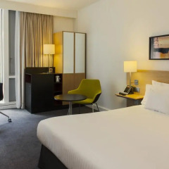 DoubleTree by Hilton Hotel Amsterdam Centraal Station 4* Стандартный номер с двуспальной кроватью