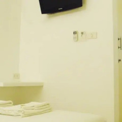 Отель Baan Saladaeng Boutique Guesthouse сейф в номере