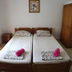 Sun Hostel Budva Стандартный номер с 2 отдельными кроватями фото 10