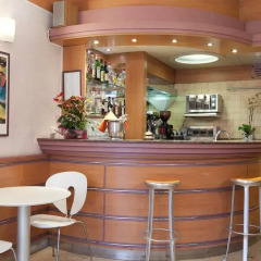 Отель Aparthotel Silver гостиничный бар
