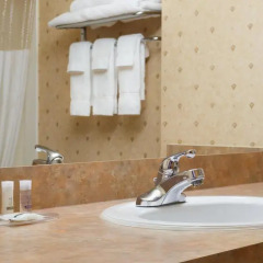Отель Days Inn & Suites by Wyndham Brooks 2* Улучшенный люкс с различными типами кроватей