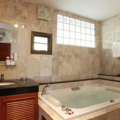 Отель Kata Sea View Villas ванная
