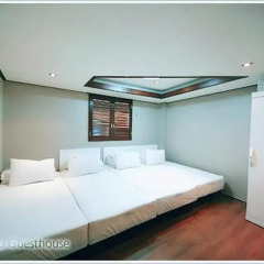 Red Panda Hotel 2* Стандартный семейный номер с различными типами кроватей