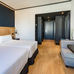 Отель H10 Puerta de Alcalá 4* Стандартный номер с двуспальной кроватью фото 6