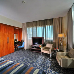 Отель Ramada Corniche 4* Номер Делюкс фото 5