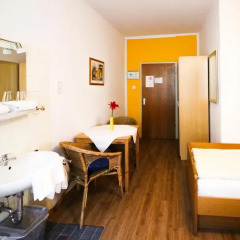 Отель Pension/Guesthouse am Hauptbahnhof Стандартный номер с двуспальной кроватью (общая ванная комната) фото 2