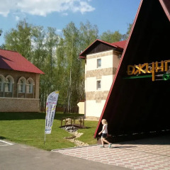 Гостиница Джунгли, Загородный клуб "Айвенго"