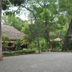 Отель Refresh Cabana Garden парковка