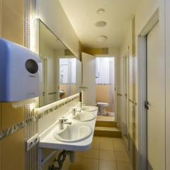Гостиница HQ Hostelberry Кровать в общем номере с двухъярусной кроватью фото 46
