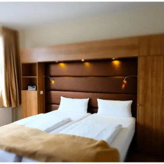 Отель Motel Plus Berlin 3* Стандартный семейный номер с двуспальной кроватью фото 4