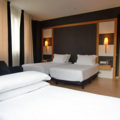 Hotel Barcelona Universal 4* Улучшенный номер с двуспальной кроватью