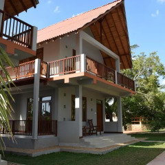 The Coconut Garden Hotel & Restaurant 3* Шале с различными типами кроватей фото 6