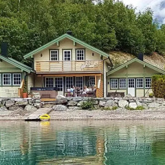 Отель Vollsnes Feriehus бассейн