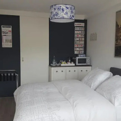 Отель JamieK's BnB Нидерланды, Амстердам - отзывы, цены и фото номеров - забронировать отель JamieK's BnB онлайн комната для гостей фото 2