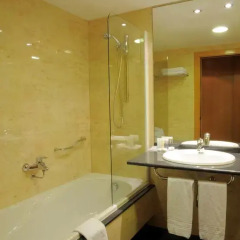 Отель Occidental Atenea Mar - Adults Only 4* Улучшенный номер с различными типами кроватей фото 13