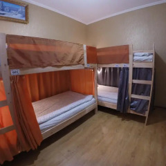 Гостиница Майкоп Сити Кровать в женском общем номере с двухъярусной кроватью
