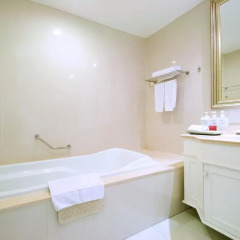 Отель Centre Point Silom 4* Номер Делюкс фото 9