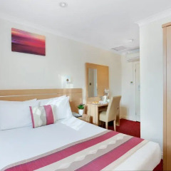 Queens Park Hotel 3* Стандартный номер с двуспальной кроватью