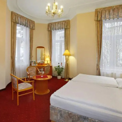 Отель Danubius Health Spa Resort Hvězda-Imperial-Neapol 4* Улучшенный номер с двуспальной кроватью фото 6
