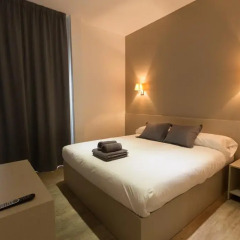 Отель Hostalin Barcelona Pg. de Gràcia 3* Стандартный номер с двуспальной кроватью фото 23