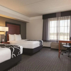 Отель La Quinta Inn & Suites Dallas North Central 2* Стандартный номер с различными типами кроватей