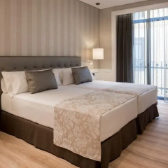 Отель Catalonia Puerta del Sol 4* Стандартный семейный номер с двуспальной кроватью фото 3