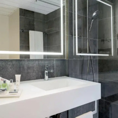 Отель NH Collection Frankfurt City 4* Улучшенный номер с различными типами кроватей фото 6