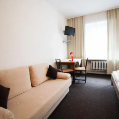 Отель Pension/Guesthouse am Hauptbahnhof Стандартный номер с двуспальной кроватью (общая ванная комната) фото 26